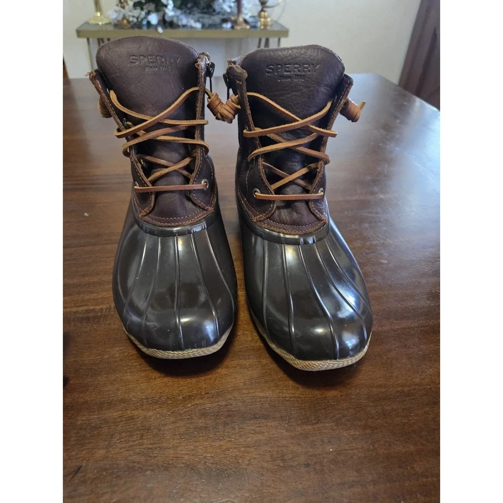 Sperry Women's Saltwater duck boots  Womens 8
